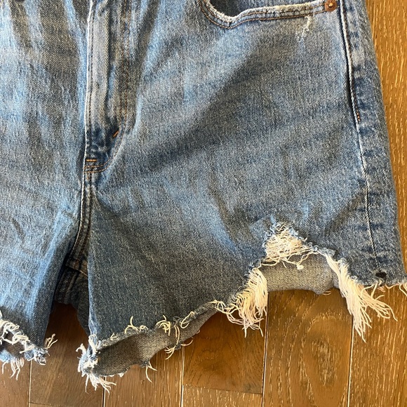 Abercrombie 4” High Rise Mom Shorts - Picture 5 of 7